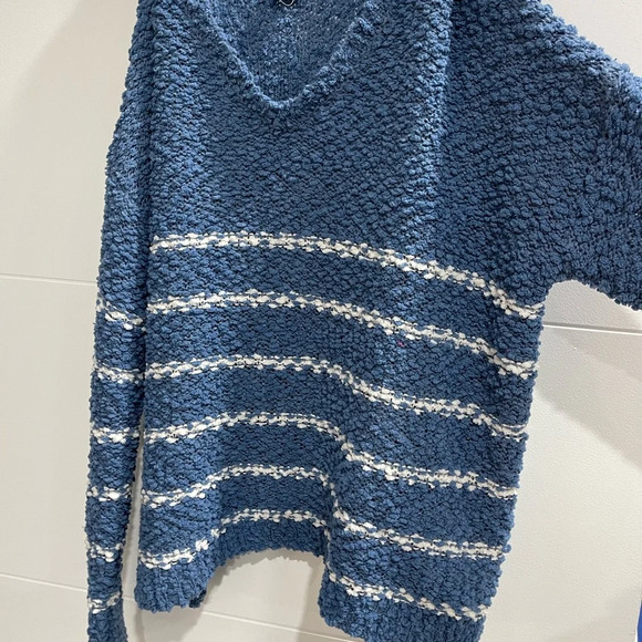 Size Small very soft fabric worn once only - Picture 3 of 5